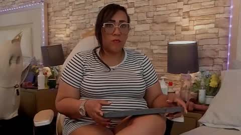 Snapshot of karolwestt chatting on 09-18-25, 01:24 karolwestt online show from 09-18-25, 01:24