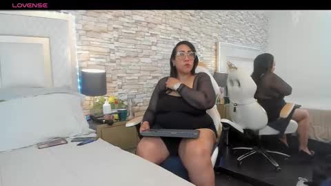 Snapshot of karolwestt chatting on 09-19-25, 01:45 karolwestt online show from 09-19-25, 01:45