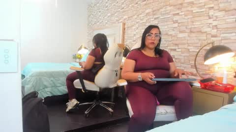 Snapshot of karolwestt chatting on 10-09-25, 01:42 karolwestt online show from 10-09-25, 01:42