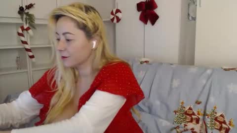 Snapshot of karolynesyera chatting on 12-16-25, 08:14 karolynesyera online show from 12-16-25, 08:14