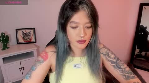 Alicia online show from 10-24-25, 03:52