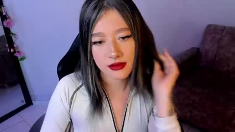 Snapshot of kat_apple chatting on 05-17-26, 01:58 Alicia online show from 05-17-26, 01:58