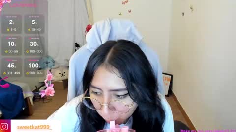 Snapshot of kat_ly_chan chatting on 02-19-25, 12:33 Kat       online show from 02-19-25, 12:33