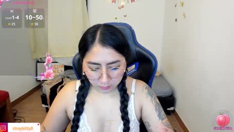 Snapshot of kat_ly_chan chatting on 12-18-25, 08:59 Kat online show from 12-18-25, 08:59