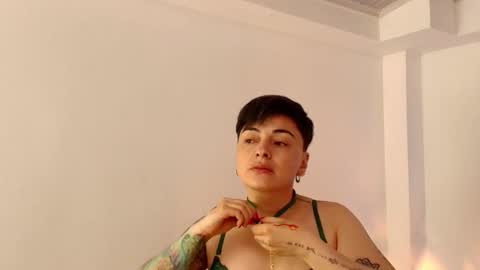 Snapshot of kat_paradisse chatting on 12-20-25, 12:12 kat paradisse online show from 12-20-25, 12:12