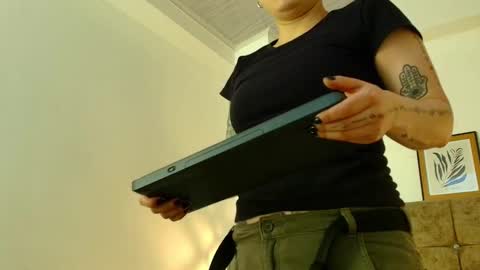 Snapshot of kat_paradisse chatting on 02-10-26, 11:47 kat paradisse online show from 02-10-26, 11:47