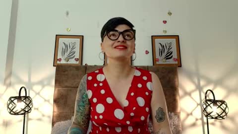 Snapshot of kat_paradisse chatting on 02-12-26, 12:00 kat paradisse online show from 02-12-26, 12:00