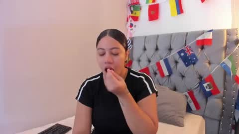 Snapshot of kataleya_monet chatting on 07-10-26, 12:19 kataleya monet online show from 07-10-26, 12:19