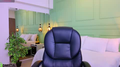 Snapshot of kataliina_18 chatting on 04-23-26, 11:42 Kat online show from 04-23-26, 11:42
