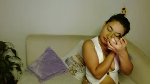 Snapshot of katalina_sexygirl chatting on 05-27-26, 02:52 Katalina online show from 05-27-26, 02:52