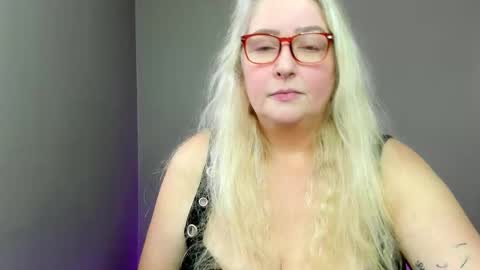 Kat D Sinclair online show from 11-30-25, 03:38