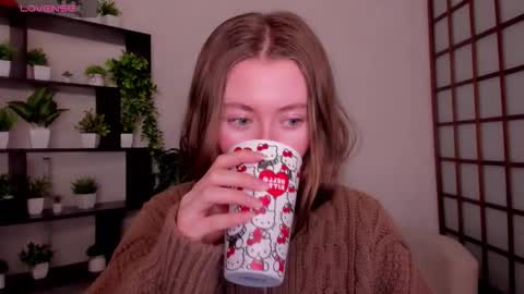 Snapshot of kate_cuddle chatting on 12-17-25, 02:39 Kate online show from 12-17-25, 02:39