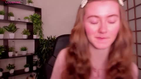 Snapshot of kate_cuddle chatting on 12-22-25, 02:41 Kate online show from 12-22-25, 02:41