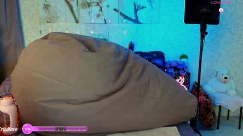 Snapshot of kate_picture chatting on 12-14-24, 04:01 Kate online show from 12-14-24, 04:01