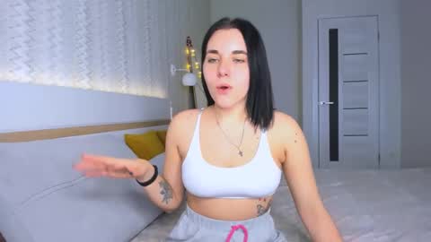 Snapshot of kate_ree_ chatting on 01-24-25, 06:14 KATE online show from 01-24-25, 06:14