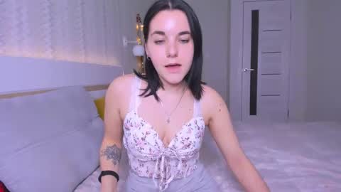 Snapshot of kate_ree_ chatting on 02-23-25, 04:02 KATE online show from 02-23-25, 04:02