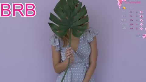 Therapist online show from 11-22-25, 01:48