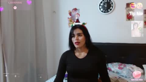 Snapshot of kateangelly chatting on 12-17-25, 03:01 kateangelly online show from 12-17-25, 03:01