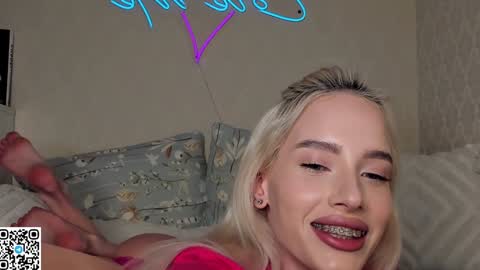 Snapshot of katebremar chatting on 12-14-24, 10:28 online show from 12-14-24, 10:28