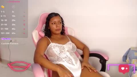 Snapshot of katediaz_ chatting on 11-15-25, 07:54 Kate Diaz online show from 11-15-25, 07:54