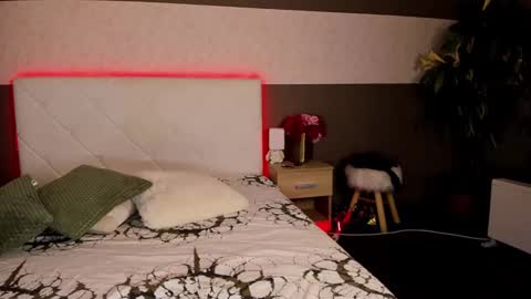 KateOwyns online show from 12-05-24, 01:06