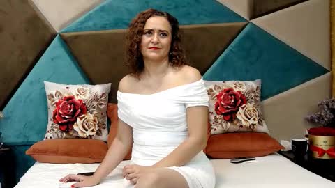 KateQueenston --  online show from 11-23-25, 10:09