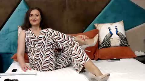 KateQueenston --  online show from 07-18-26, 10:30