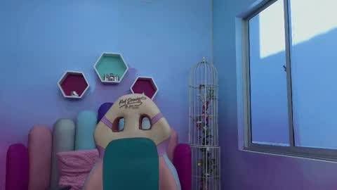 Snapshot of kateskinny chatting on 12-15-25, 11:36 Kate Skinny online show from 12-15-25, 11:36