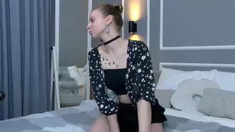 Kate online show from 10-22-25, 07:52