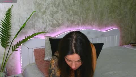Snapshot of katey_riva35708 chatting on 09-18-25, 06:43 KateyRiva online show from 09-18-25, 06:43