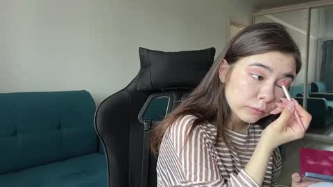 Snapshot of katheleenschraub chatting on 05-22-26, 08:10 Elle online show from 05-22-26, 08:10