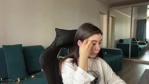 Snapshot of katheleenschraub chatting on 06-01-26, 08:05 Elle online show from 06-01-26, 08:05