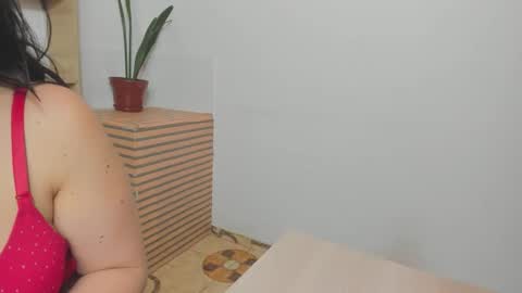 Snapshot of katherine_blair chatting on 06-10-26, 12:04 katherine_blair online show from 06-10-26, 12:04