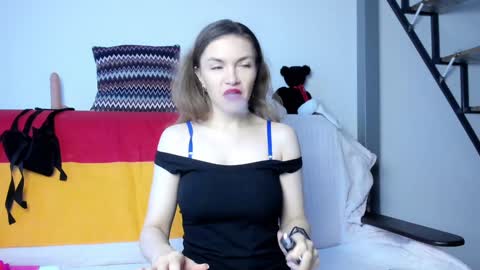 Snapshot of katherinemidnight chatting on 12-08-24, 07:15 Katherine online show from 12-08-24, 07:15