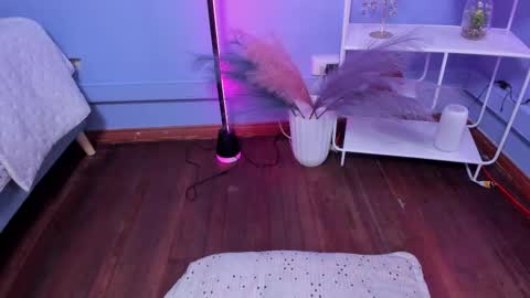 Snapshot of kathia_saenz chatting on 11-13-25, 04:33 Kathia online show from 11-13-25, 04:33