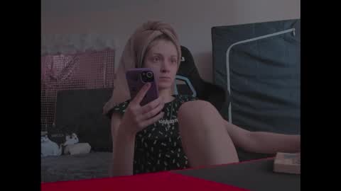 Snapshot of kathleen_frost chatting on 11-20-25, 08:58 kathleen_frost online show from 11-20-25, 08:58