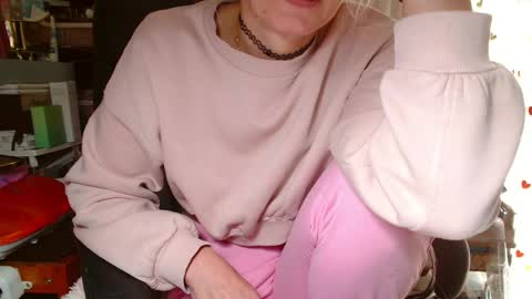 Snapshot of kathleenedwards chatting on 05-21-26, 10:33 Kathleen online show from 05-21-26, 10:33