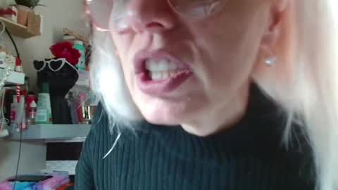 Snapshot of kathleenedwards chatting on 05-23-26, 10:52 Kathleen online show from 05-23-26, 10:52
