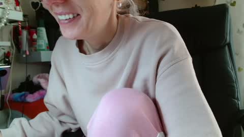 Snapshot of kathleenedwards chatting on 05-24-26, 07:57 Kathleen online show from 05-24-26, 07:57