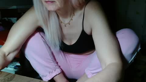 Snapshot of kathleenedwards chatting on 05-27-26, 10:51 Kathleen online show from 05-27-26, 10:51