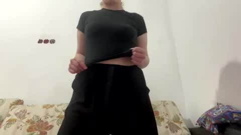 Snapshot of kathrinekiening chatting on 05-31-26, 06:09 Jessie online show from 05-31-26, 06:09