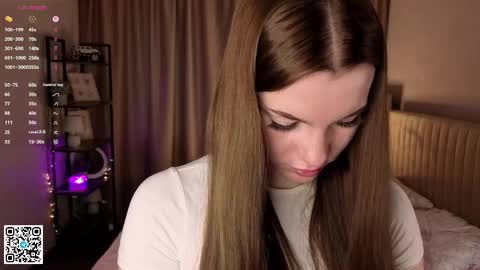 Snapshot of kathrineschnitman chatting on 04-27-26, 04:10 Lola online show from 04-27-26, 04:10
