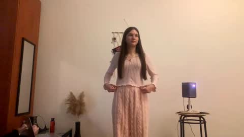 Snapshot of kathrynavelino chatting on 10-04-25, 02:37 Daniela online show from 10-04-25, 02:37