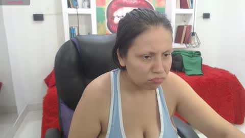 Snapshot of kati_momy chatting on 12-18-25, 03:23 kati online show from 12-18-25, 03:23