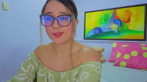 Snapshot of katia_foxx chatting on 06-12-26, 12:15 Khaterine online show from 06-12-26, 12:15