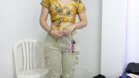 Snapshot of katia_rose23 chatting on 05-21-26, 07:43 . . KATIA . . online show from 05-21-26, 07:43