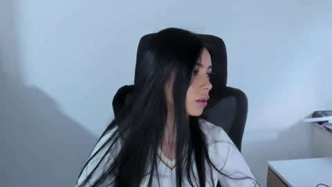 Snapshot of katia_sex25 chatting on 06-17-26, 04:30 Katia online show from 06-17-26, 04:30