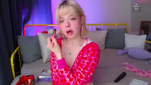 Snapshot of katie_deville chatting on 03-03-25, 03:31 Katie Deville online show from 03-03-25, 03:31