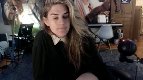 Katie online show from 06-10-26, 05:28