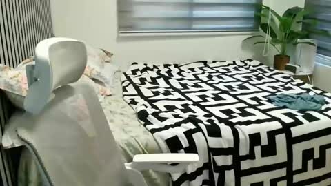 katiefrox  online show from 01-15-25, 06:12